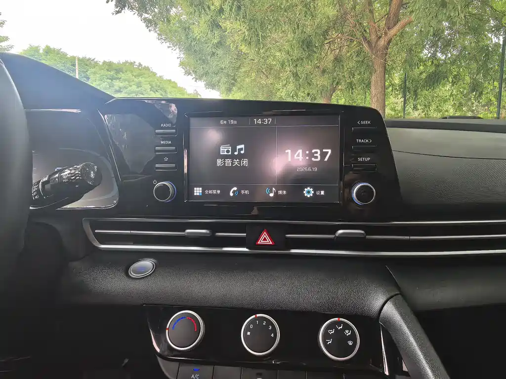 Hyundai Elantra 2023 — фото 13