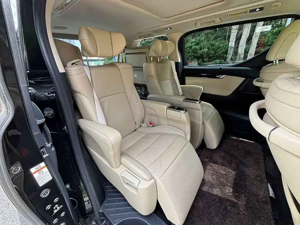 Toyota Alphard 2018 — фото 10