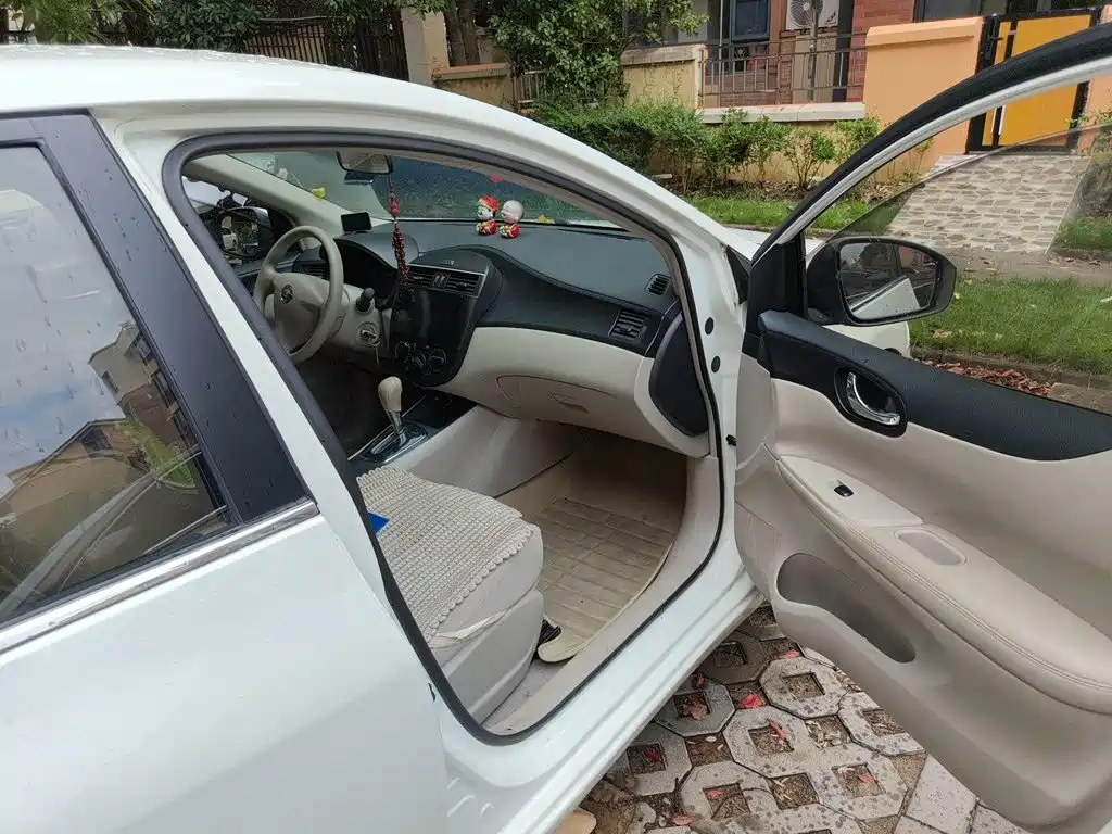 Nissan Tiida 2015 — фото 22