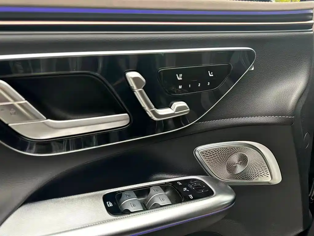 Mercedes-Benz EQE SUV 2025 — фото 11