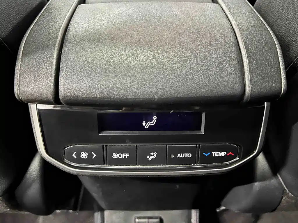 Toyota Highlander 2024 — фото 17