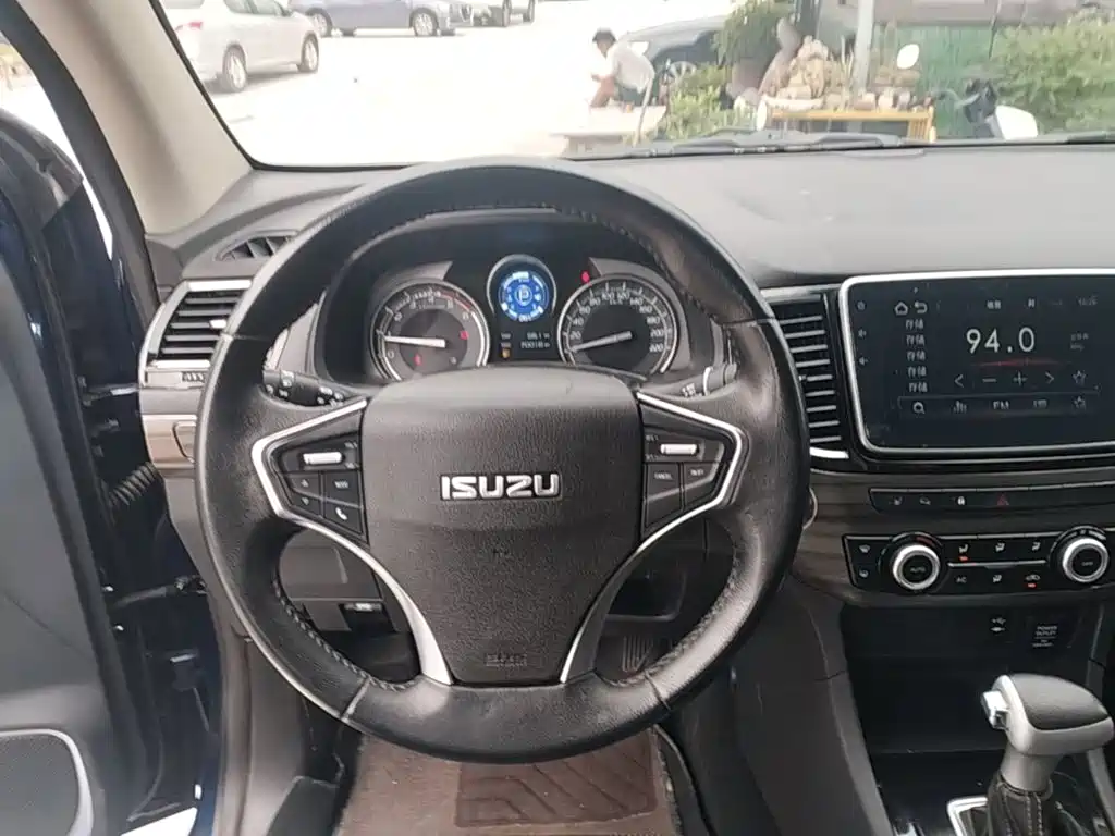 Isuzu D-MAX 2021 — фото 11