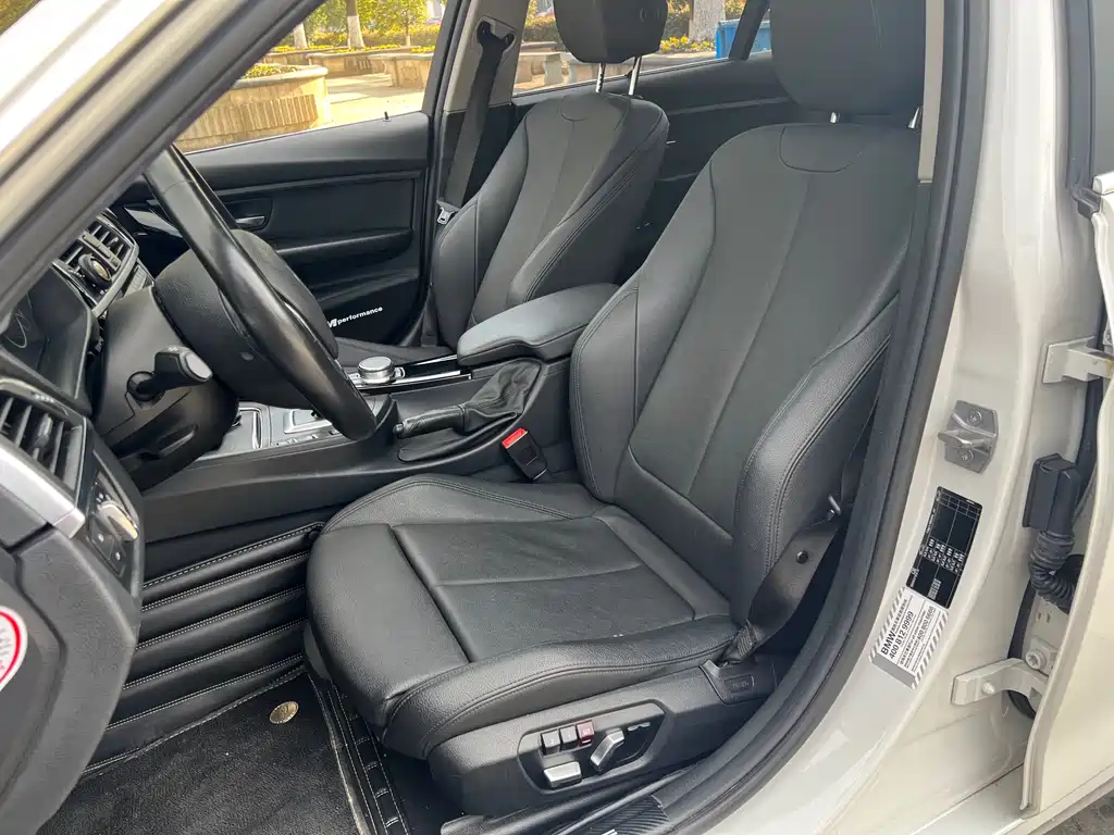 BMW 3 Series 2019 — фото 12