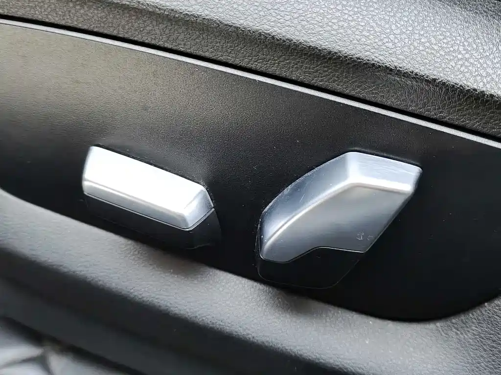 BMW 5 Series 2021 — фото 22