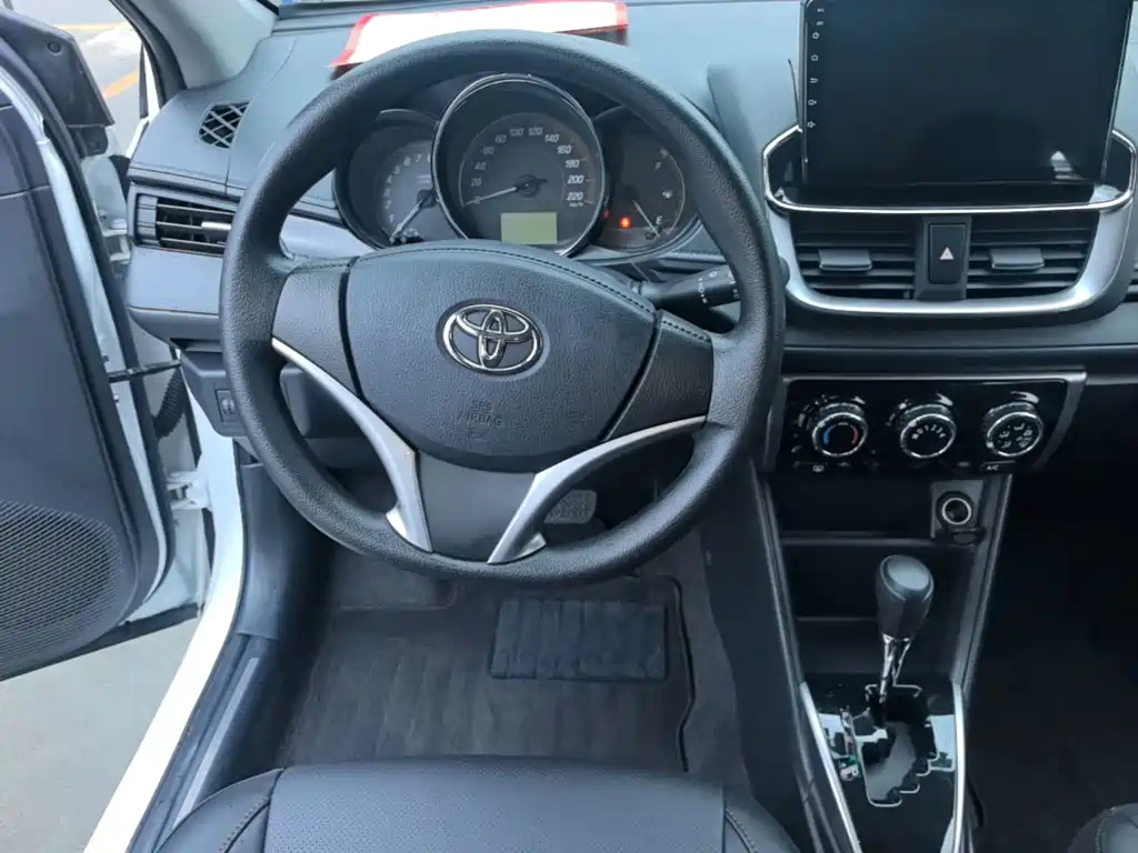Toyota Yaris L 2020 — фото 11