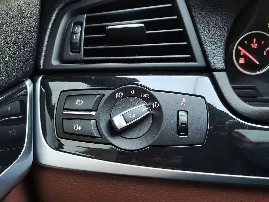 BMW 5 Series 2015 — фото 21