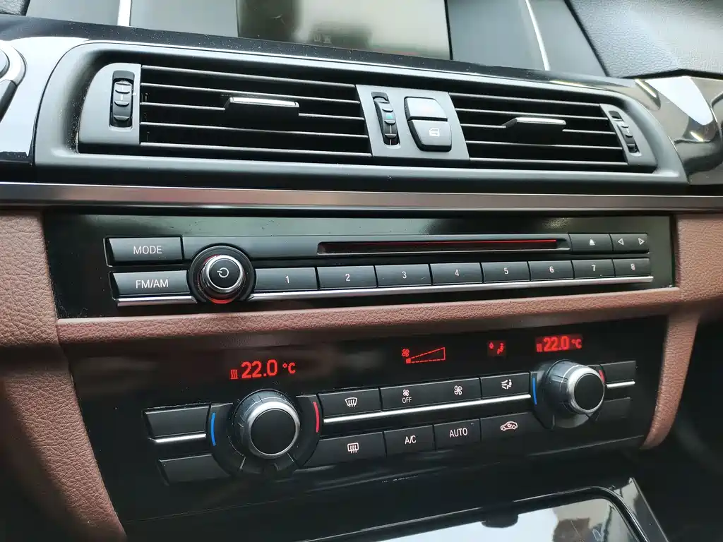BMW 5 Series 2015 — фото 22