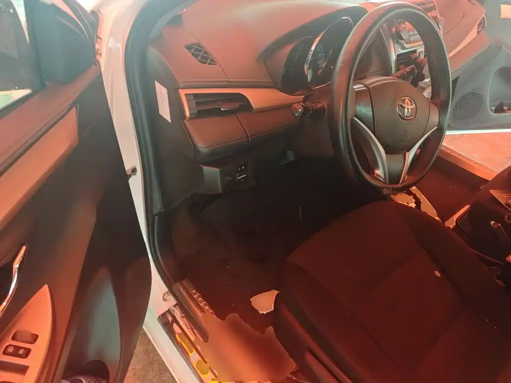 Toyota Yaris L 2016 — фото 13