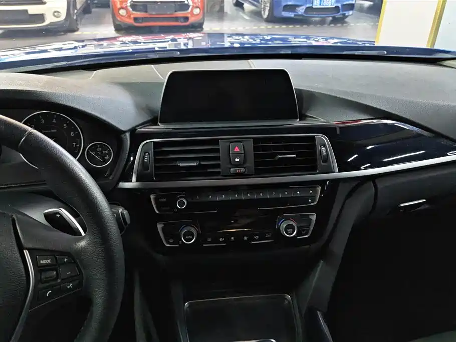 BMW 3 Series 2017 — фото 13