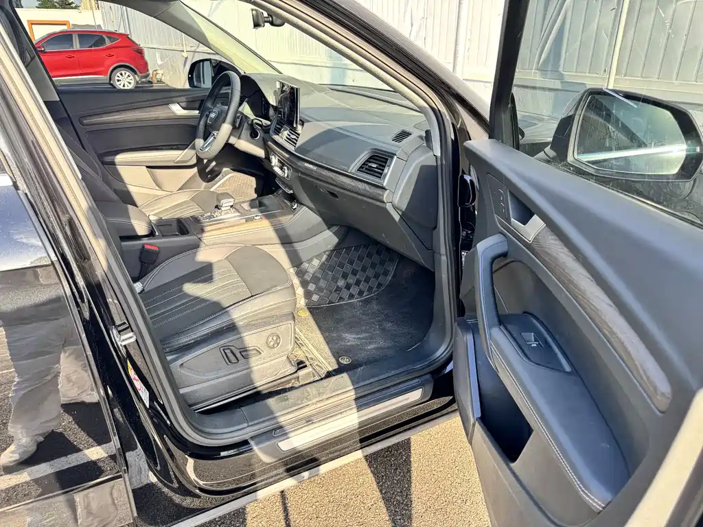 Audi Q5L 2023 — фото 10