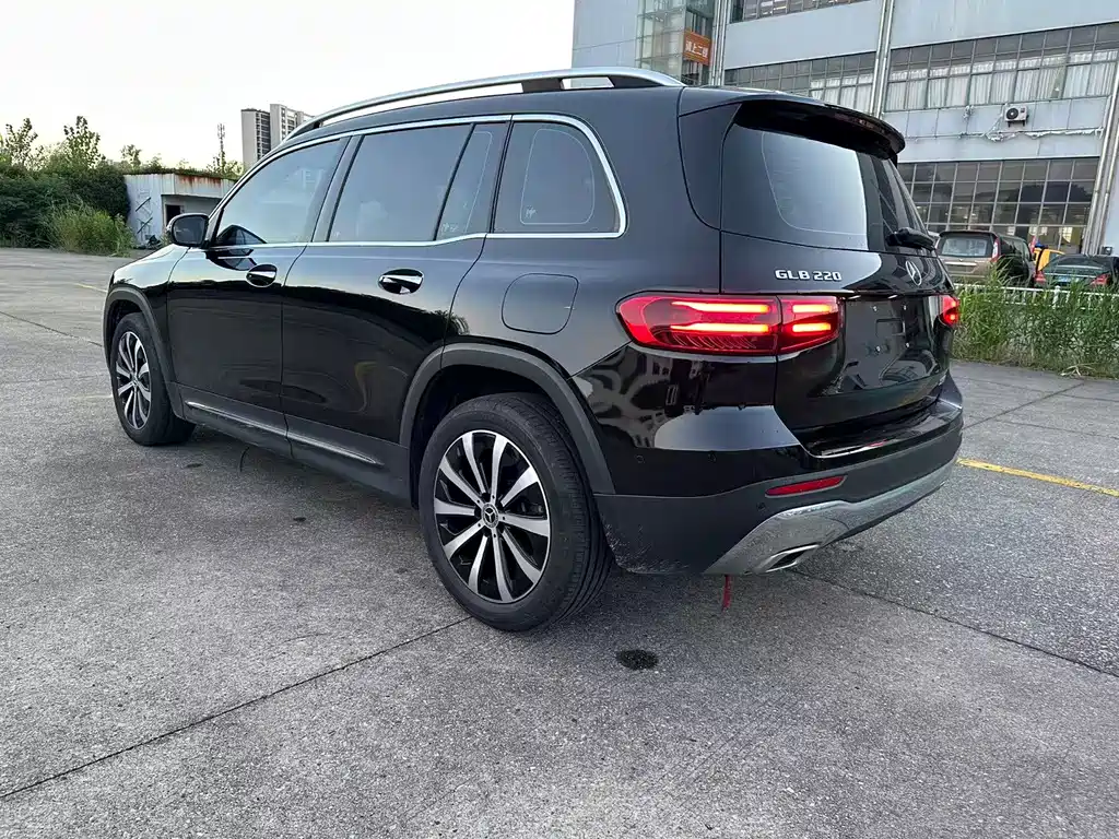 Mercedes-Benz GLB 2025 — фото 12