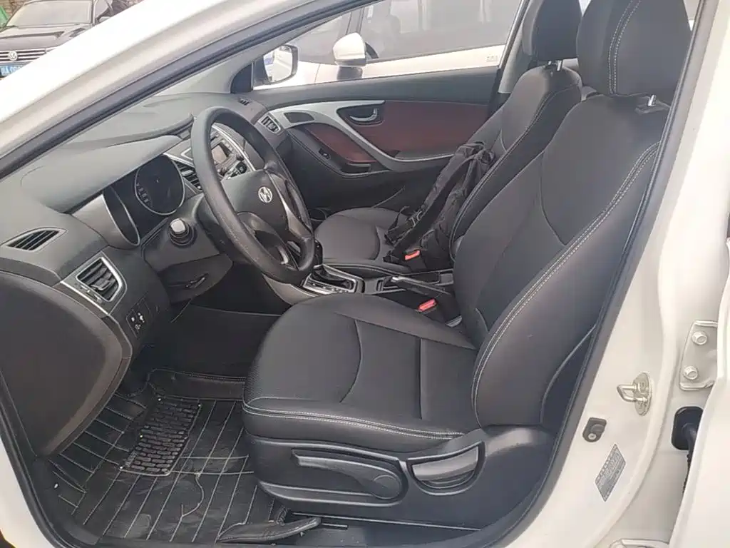 Hyundai Elantra Langdong 2016 — фото 15