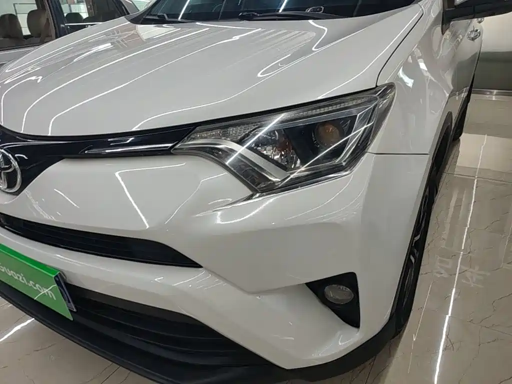 Toyota RAV4 2017 — фото 24