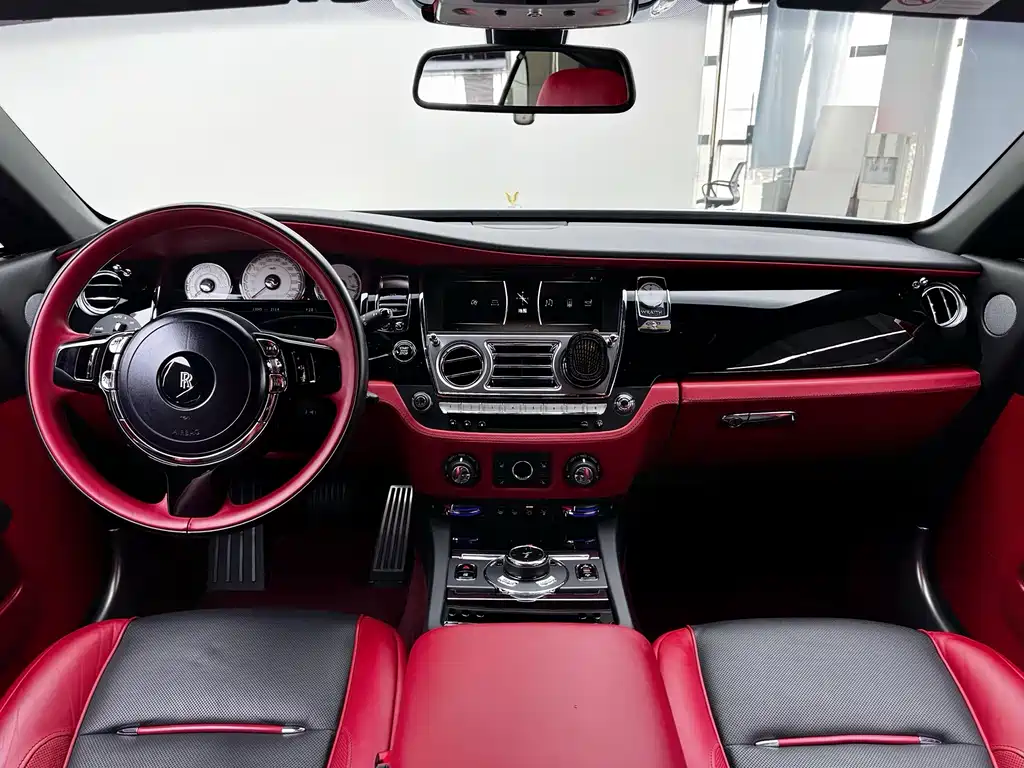 Rolls-Royce Phantom 2018 — фото 13