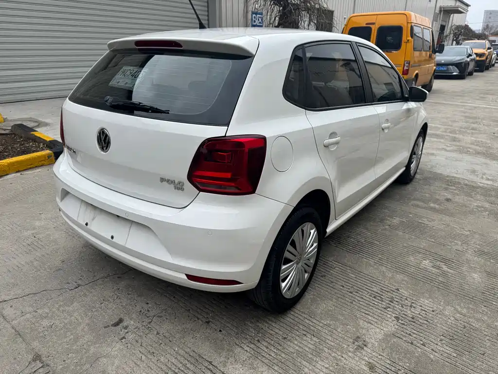 Volkswagen Polo 2016 — фото 11