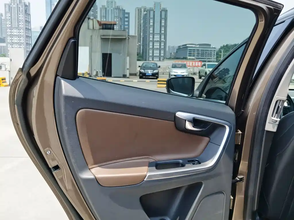 Volvo XC60 2015 — фото 9