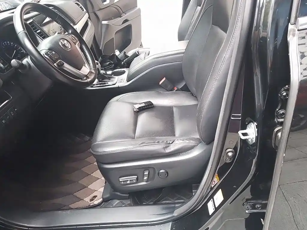 Toyota Highlander 2018 — фото 14