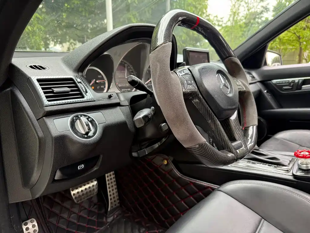 Mercedes-Benz C-Class AMG 2010 — фото 19