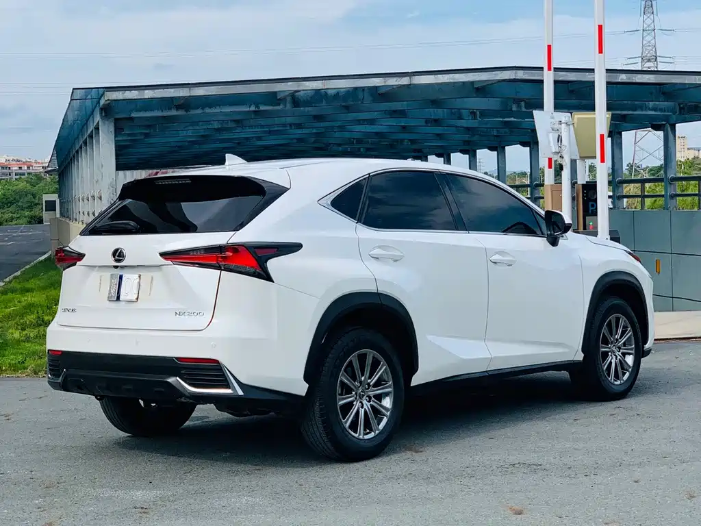 Lexus NX 2021 — фото 8