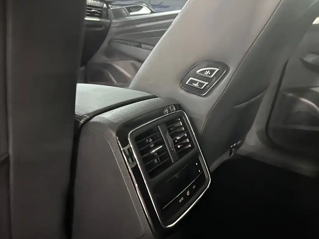 Volkswagen Passat 2023 — фото 10