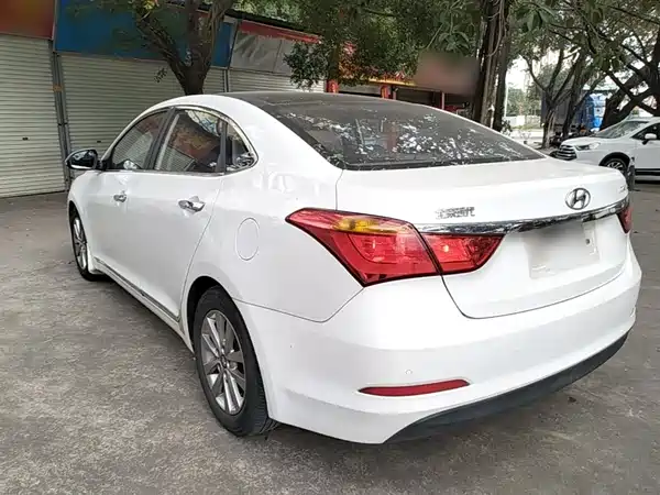 Hyundai Mistra 2014