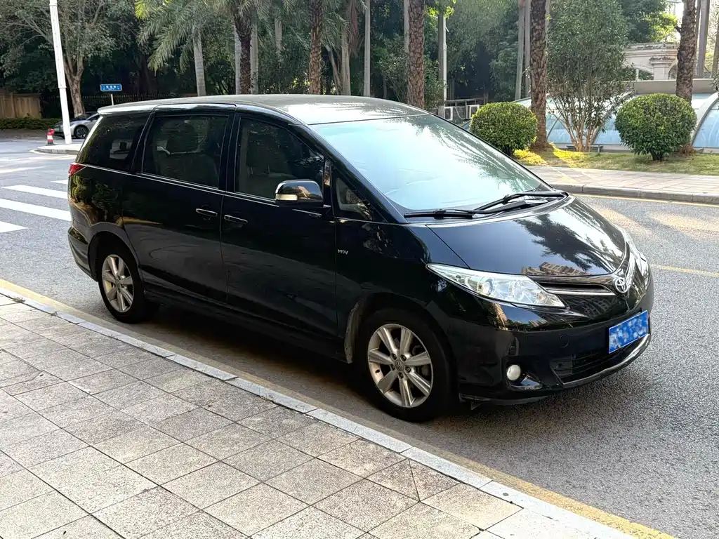 Toyota Previa 2011 — фото 2