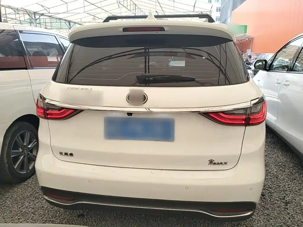 BYD MAX 2018