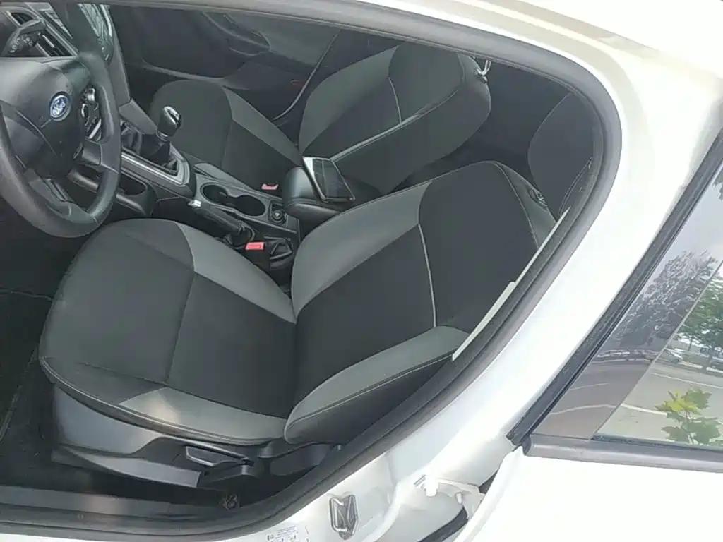 Ford Focus 2015 — фото 15