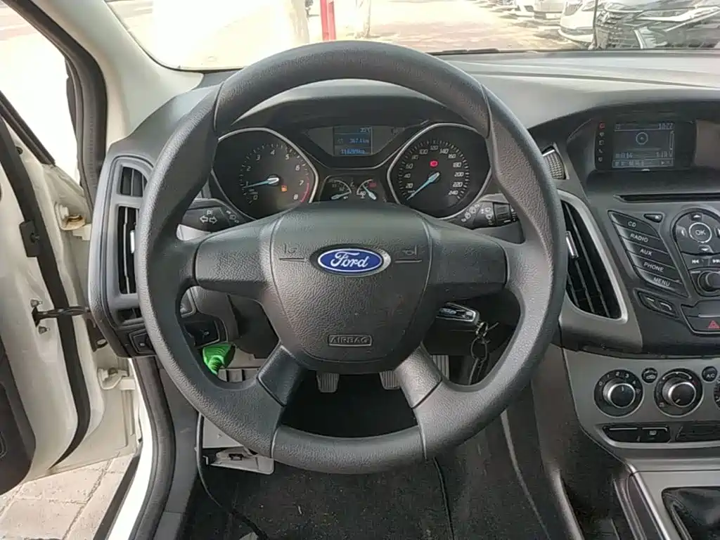 Ford Focus 2015 — фото 11