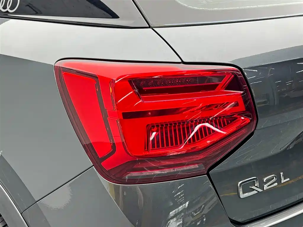 Audi Q2L 2023 — фото 10