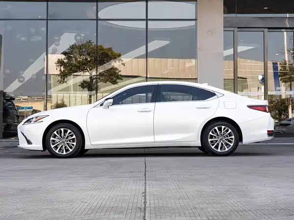 Lexus ES 2022