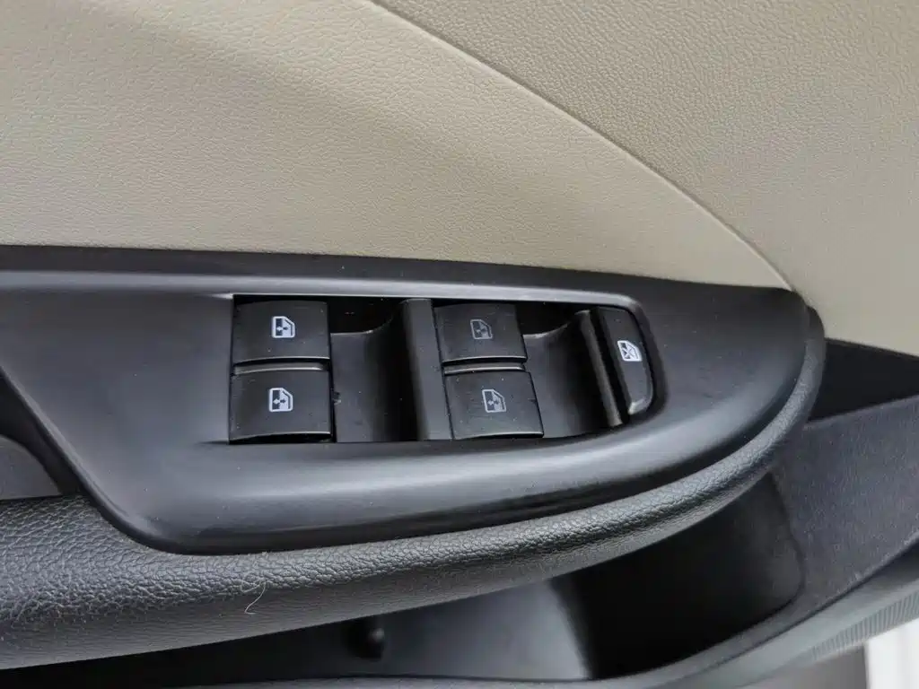 Buick Excelle 2017 — фото 9