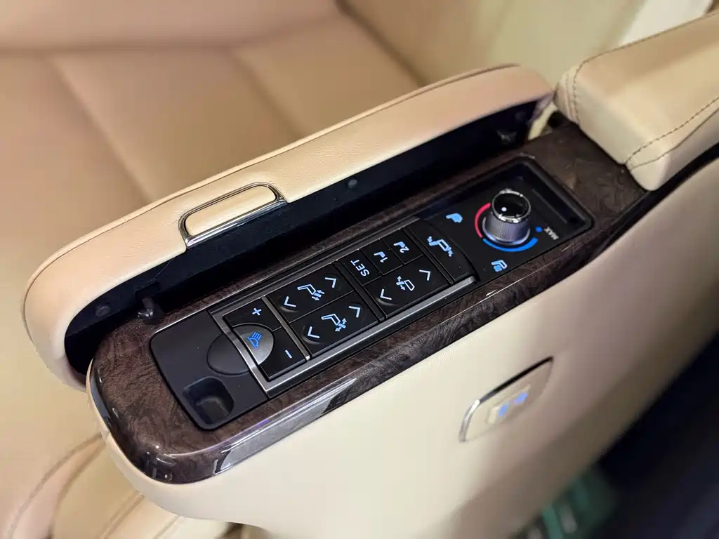 Toyota Alphard 2020 — фото 12