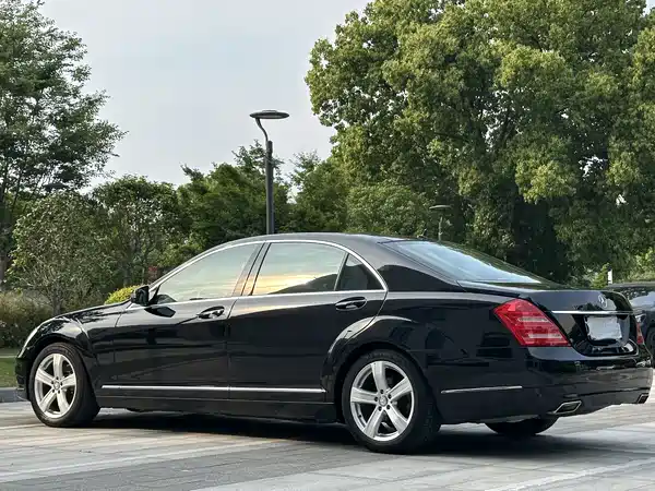 Mercedes-Benz S-Class 2010