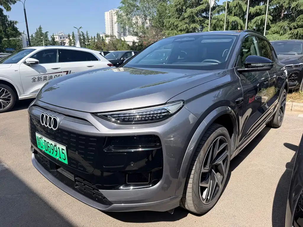 Audi Q6L e-tron 2025 — фото 1
