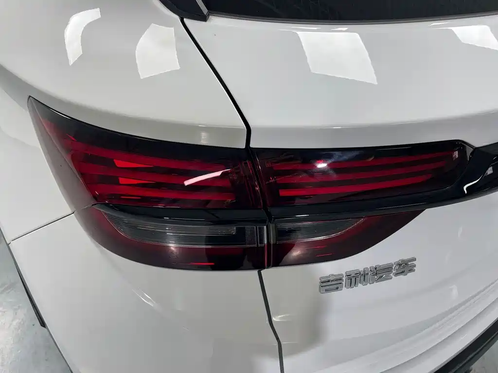 Geely Binyue 2025 — фото 16