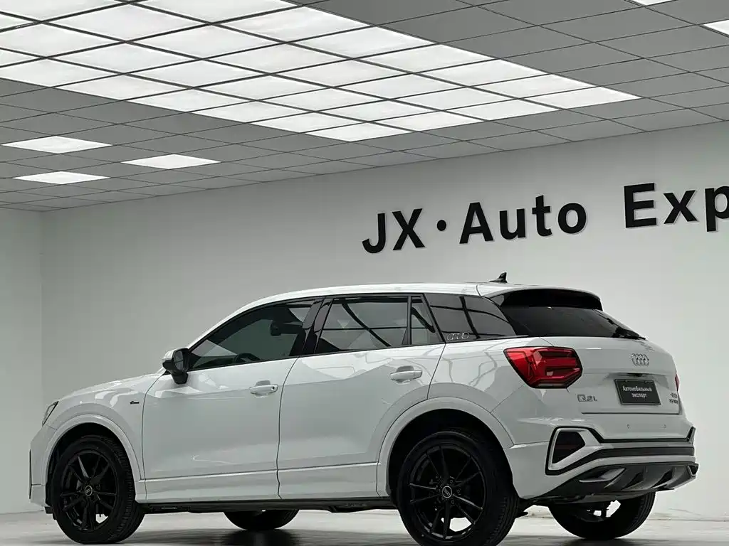 Audi Q2L 2022