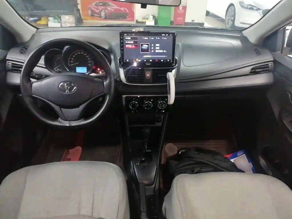 Toyota Yaris L 2021 — фото 10