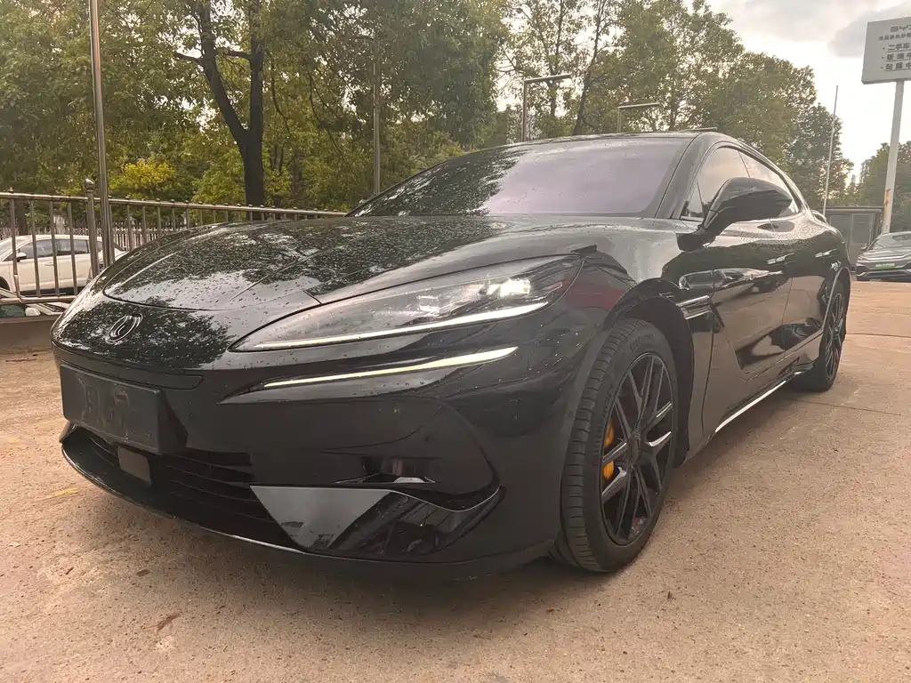 Denza Z9GT 2025