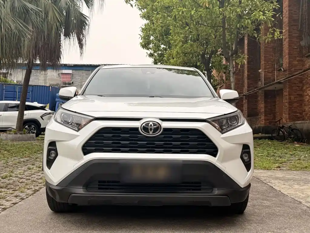 Toyota RAV4 2023 — фото 12