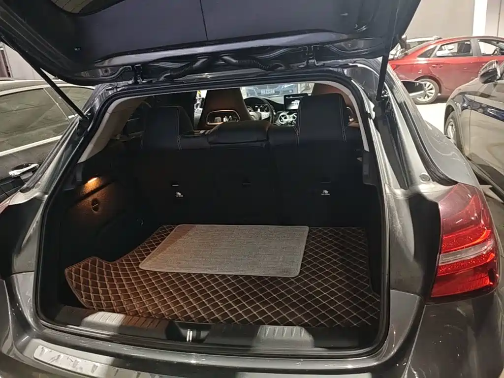 Mercedes-Benz GLA 2018 — фото 19