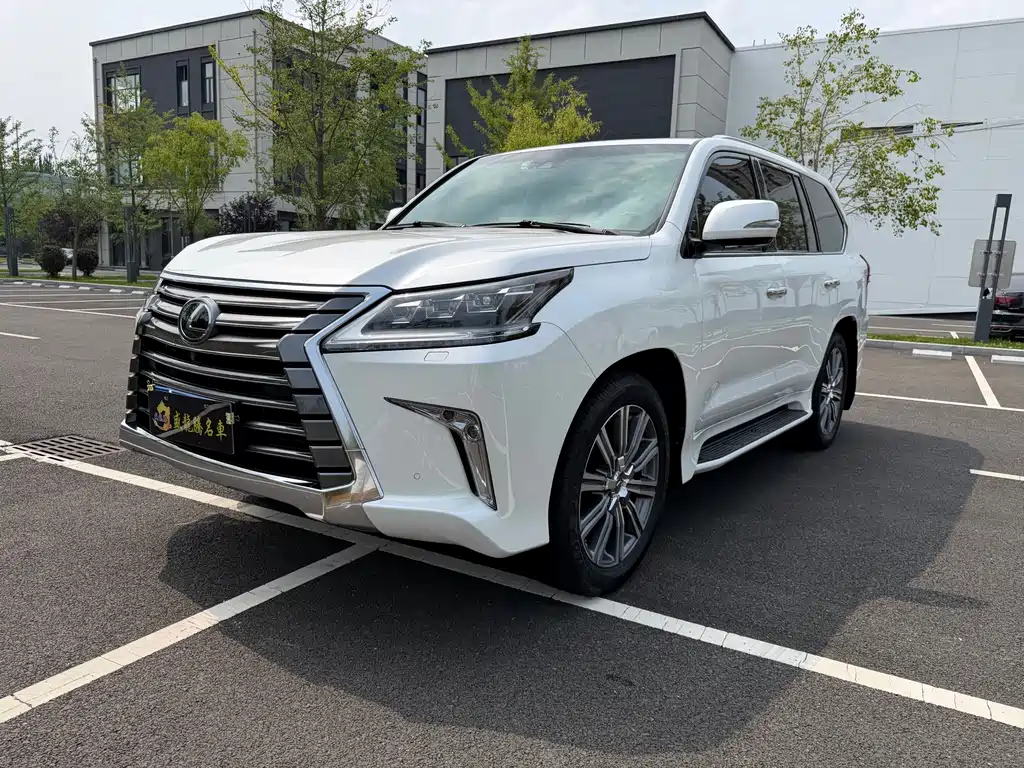 Lexus LX 2017 — фото 1