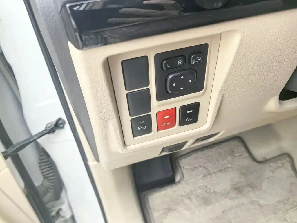Toyota Prado 2017 — фото 10