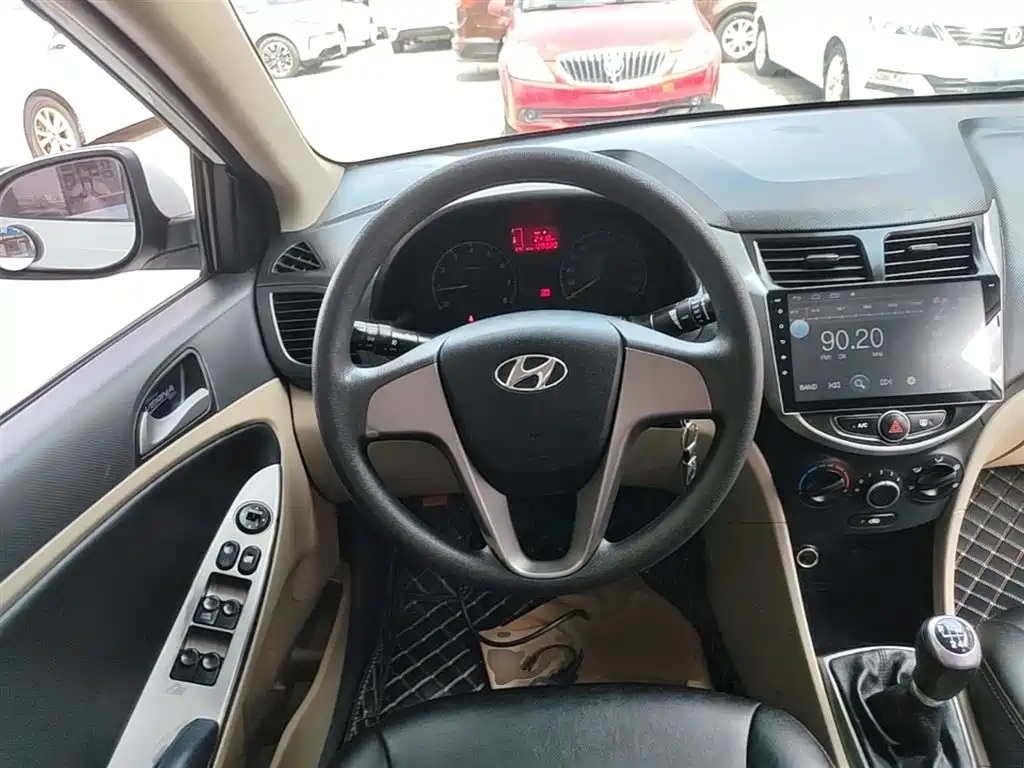 Hyundai Verna 2016 — фото 11