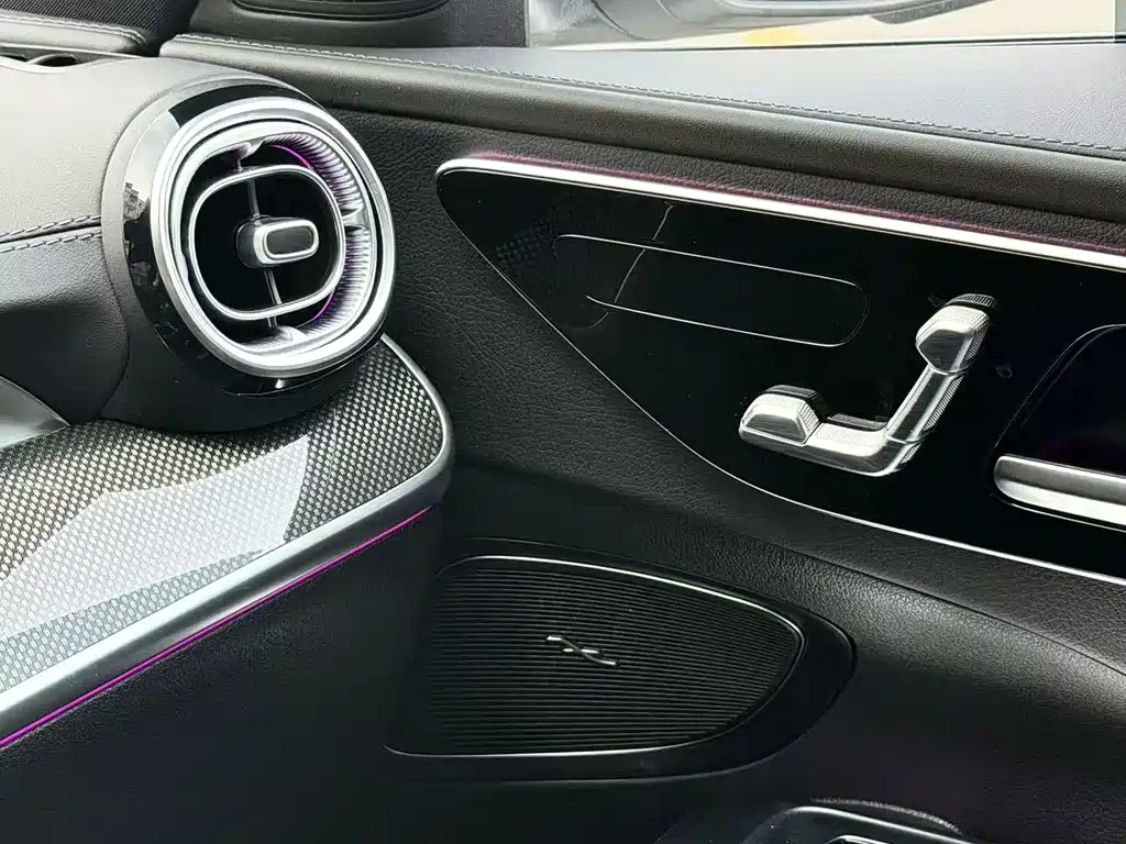 Mercedes-Benz C-Class 2024 — фото 10