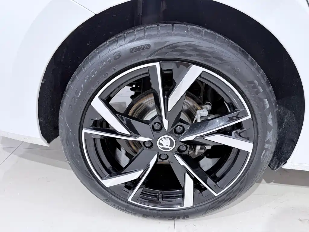 Skoda Octavia 2022 — фото 16