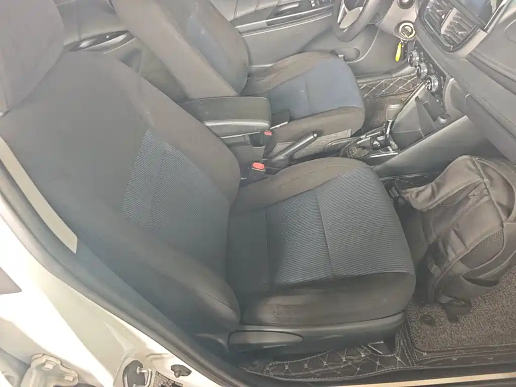 Toyota Yaris L 2020 — фото 25