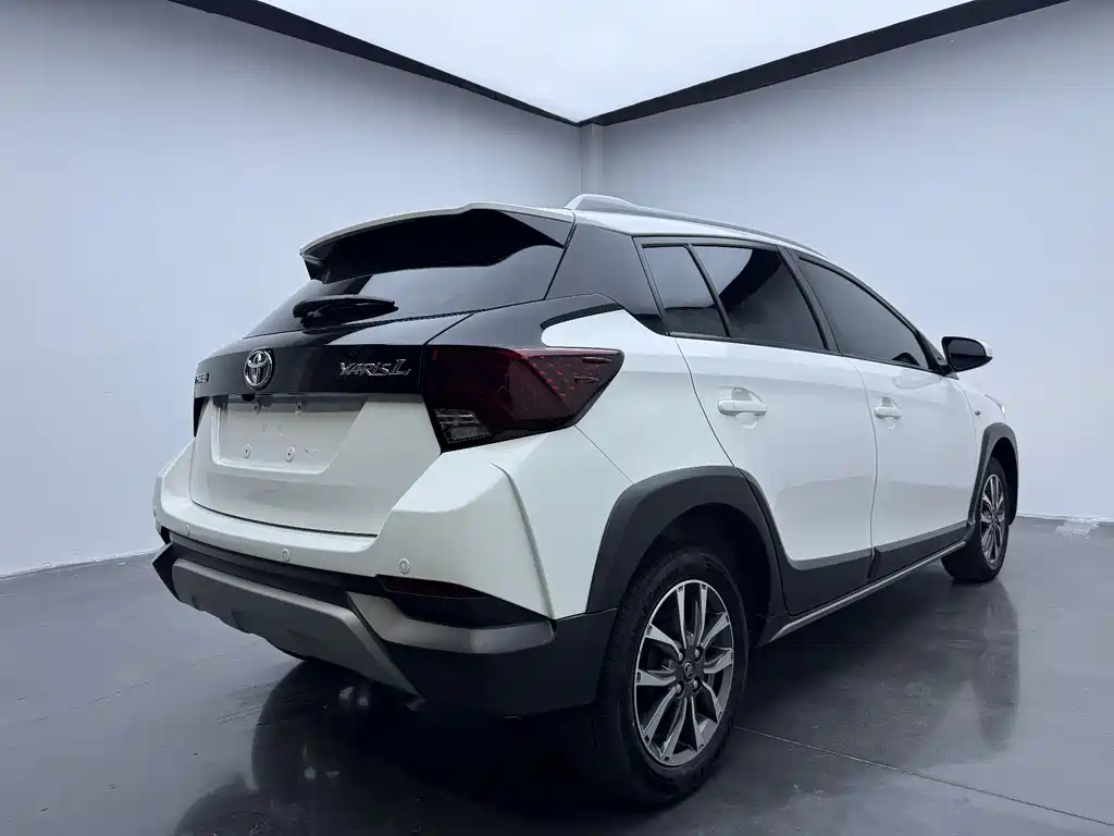 Toyota Yaris L 2023 — фото 6