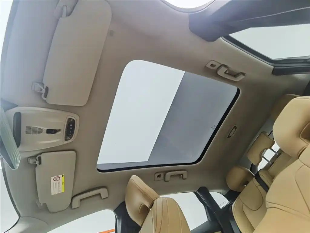 Volvo V40 2017 — фото 14