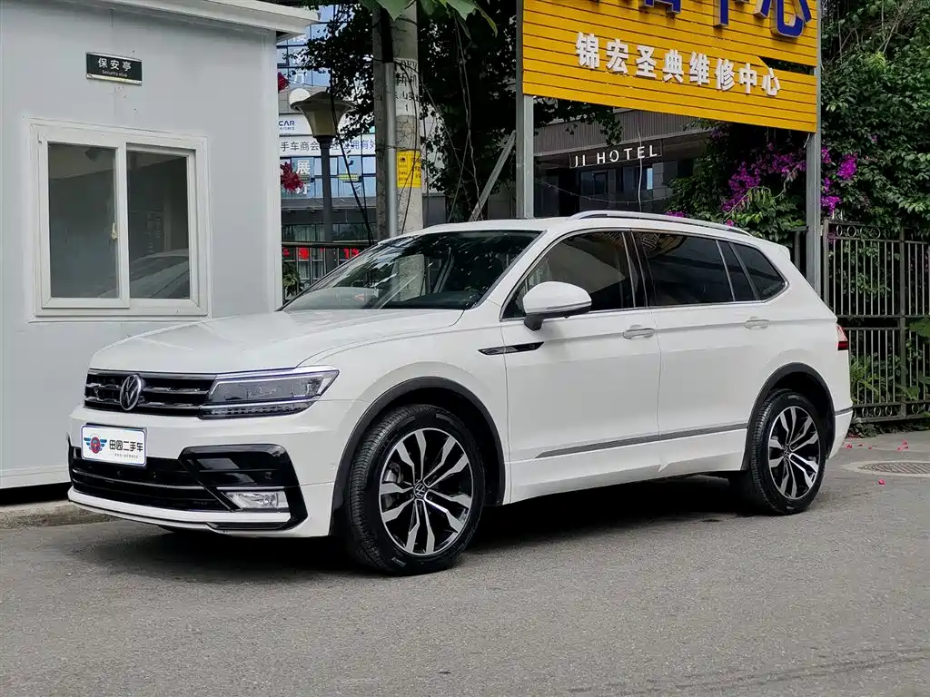 Volkswagen Tiguan L 2021 — фото 1